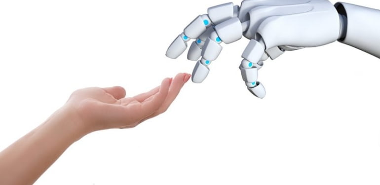 ’10 yıl içinde robotlar en yakın arkadaşımız olacak’