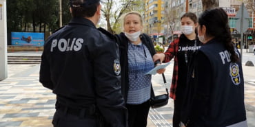 14-yasindaki-kiziyla-sokaga-cikan-anneden-polise-gezecegim-_6319_dhaphoto4