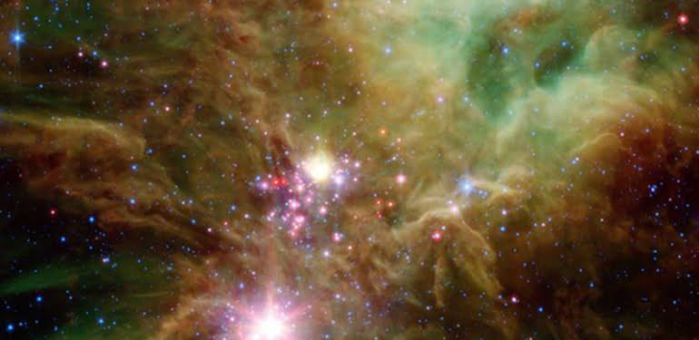 NASA’nın Spitzer Teleskobu Yılbaşı Ağacı Yıldız Kümesi’ni fotoğrafladı