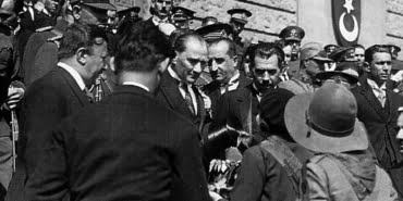 16111711_1temmuz1927ataturkhaydarpasagarinda_16_9_1545888320