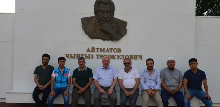 Türk dünyası Cengiz Aytmatov Anıtı’nda
