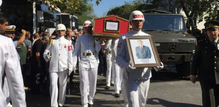 Vatanseverin ölümü… Yaşarken küçülenler, ölürken büyüyenler