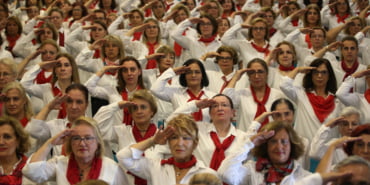 Bursa'da 175 üyeden oluşan Nilüfer Kadın Korosu, şef Aysel