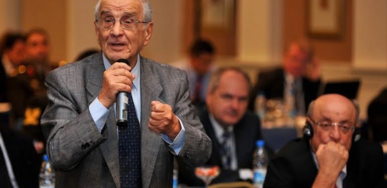 Taner Timur yazdı: Mümtaz Soysal da gitti…