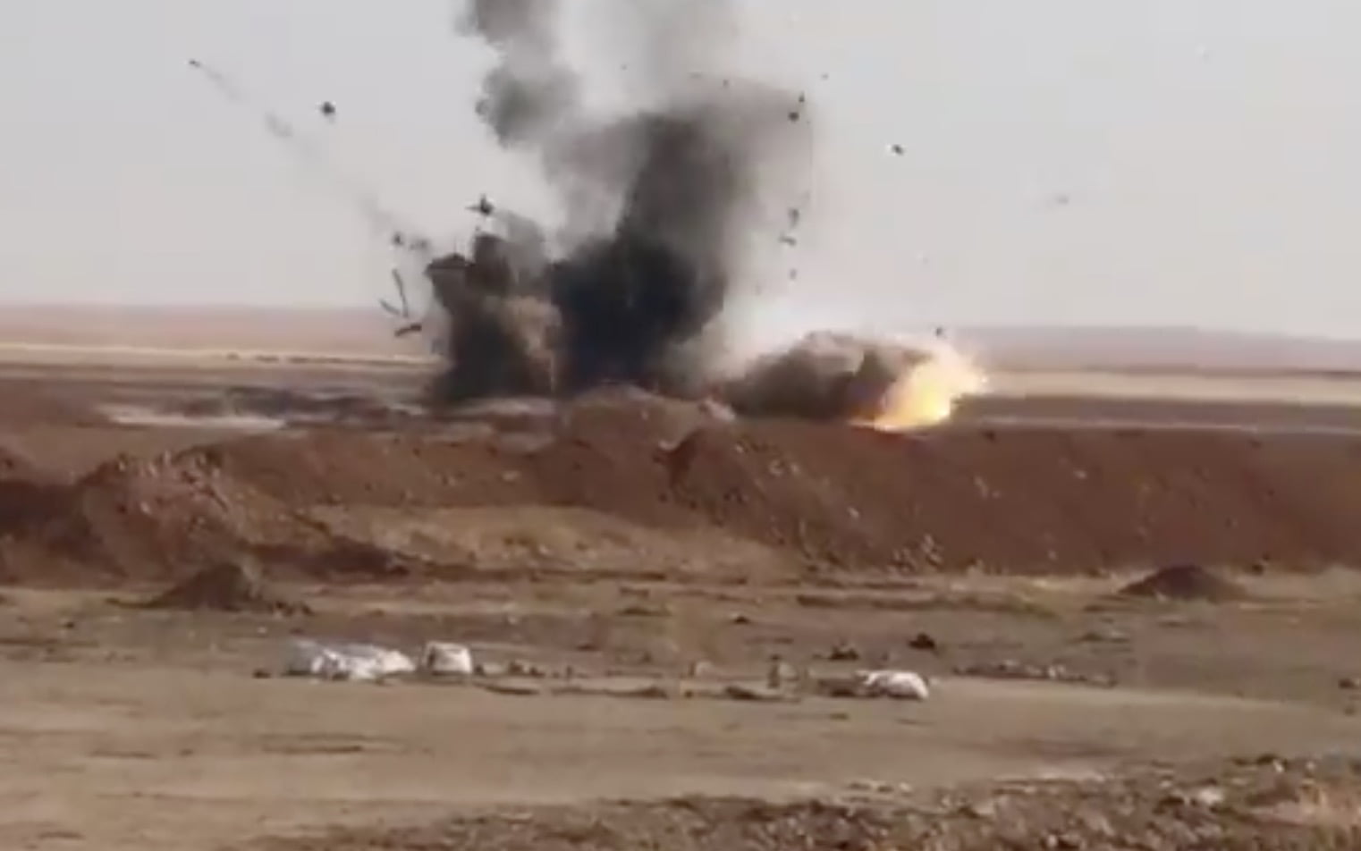 Barış Pınarı Harekatı bölgesinde teröristlere ait bombalı araç ele geçirildi