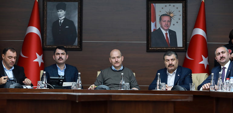 Deprem bölgesindeki bakanlardan son durum açıklaması