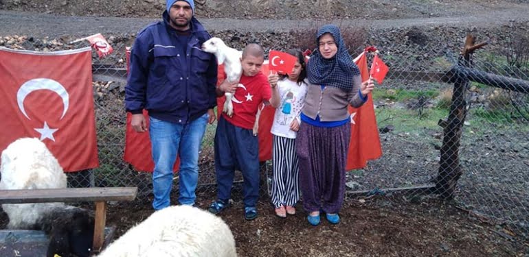 23 Nisan videosuyla fenomen olan Yörük çocuğu: Büyüyüp asker olacağım