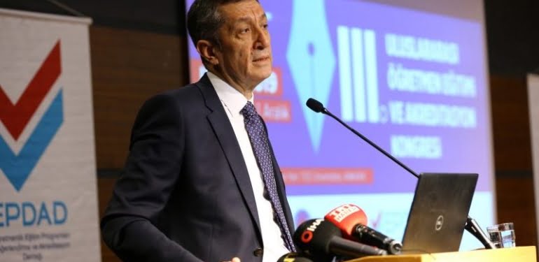 Bakan Selçuk’tan öğretmenleri ilgilendiren açıklamalar: Her isteyene formasyon veremeyiz