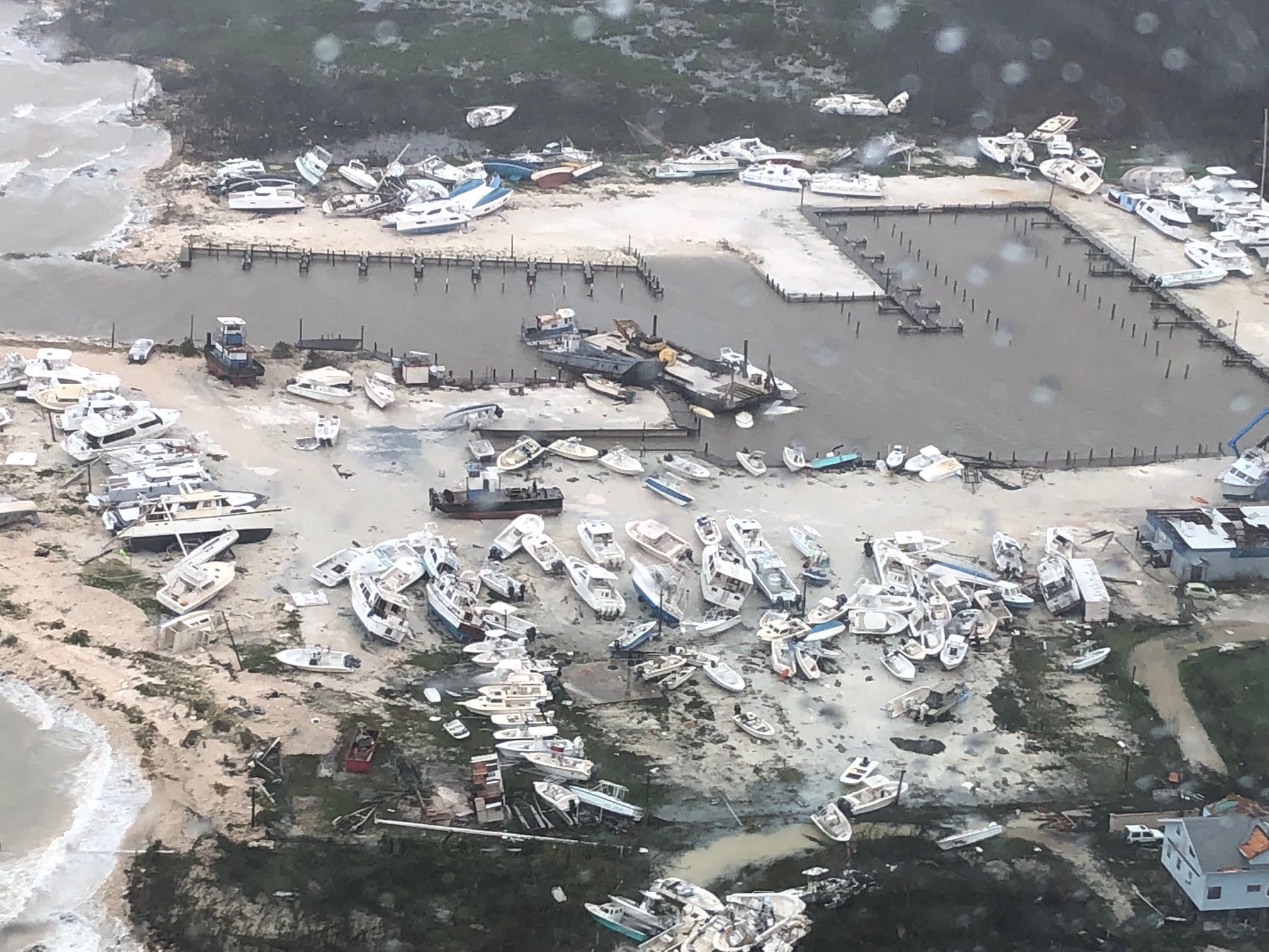 Kasırganın vurduğu Bahamalar havadan görüntülendi (DHA)