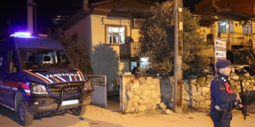 7-bin-lira-alacagi-icin-gittigi-evde-borcluyu-oldurup-intihar-etti_9902_dhaphoto1