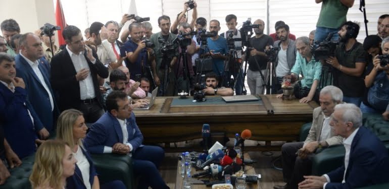 Akit yazarından bölücülere: Ne istediniz de vermedik!