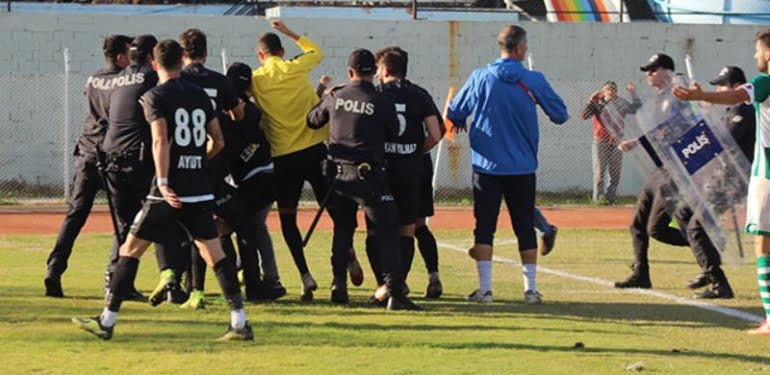 9-kirmizi-kartli-mac-tatil-edildi
