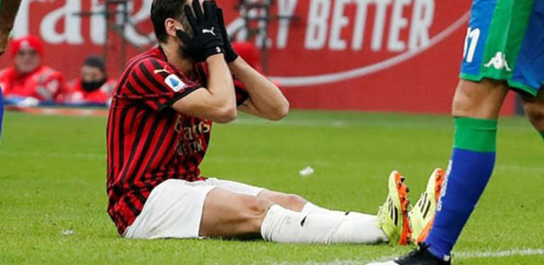 Hakan Çalhanoğlu’na büyük şok! Milan dağıldı