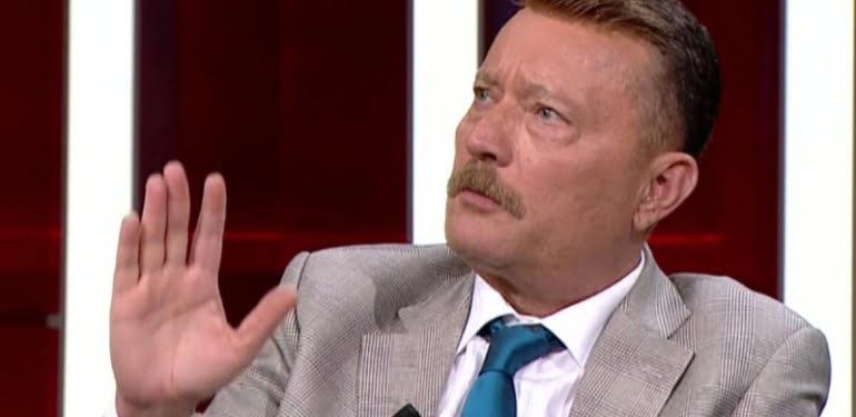 Akıncı’nın arkasında kimler var?
