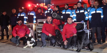 Ankara Büyükşehir Belediyesi, 40 personelini Elazığ'a gönd