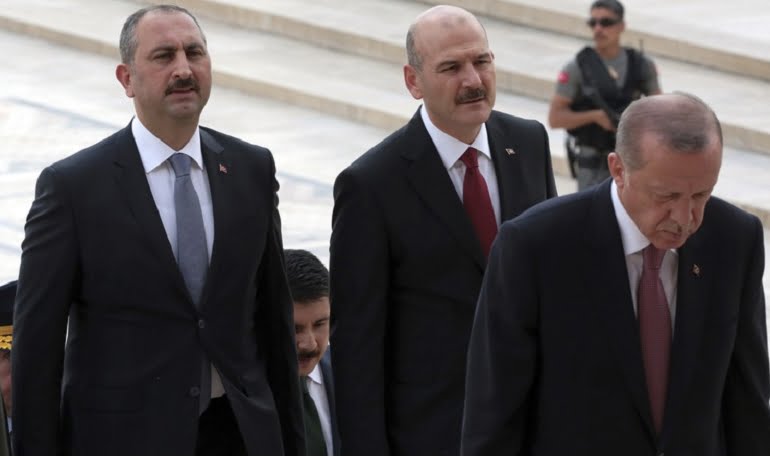 ‘Abdulhamit Gül 4 günde 2 kez istifa sunmuş’