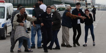 adanada-kaza-anne-ve-kizi-ile-1-kisi-oldu-2-kardes-yaralandi-2-_1775_dhaphoto1