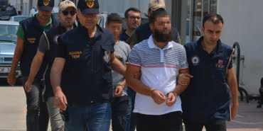 adanada-yakalanan-deaslilar-adliyeye-sevk-edildi_3533_dhaphoto2