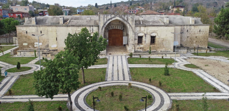 Adana Kurtkulağı Kervansarayı turizme açılıyor