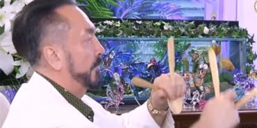 adnan-oktar-kasik-e1572529640285