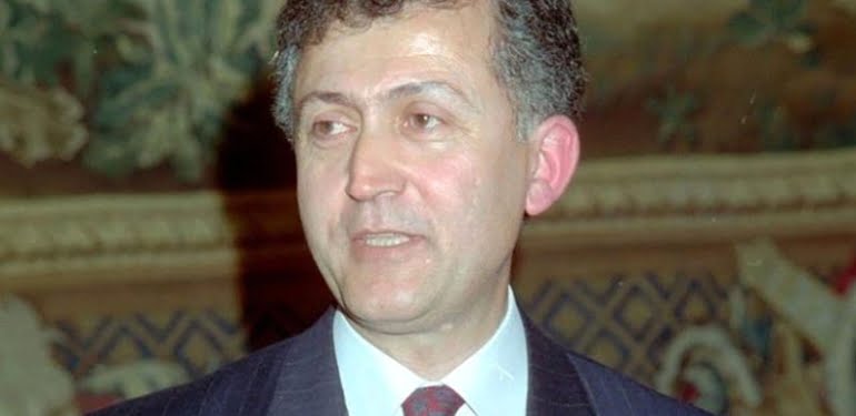 Ahmet Taner Kışlalı’yı ‘Orhan Pamuk’ yazısıyla anıyoruz