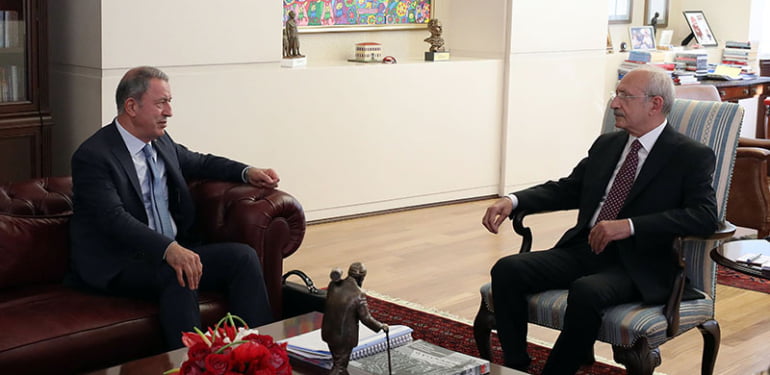 Milli Savunma Bakanı Hulusi Akar (solda), CHP Genel Merkezi'nde