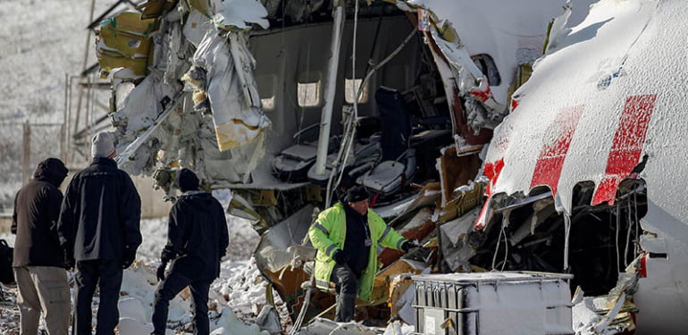 Amerika’dan gelen heyet uçak enkazında inceleme yapıyor