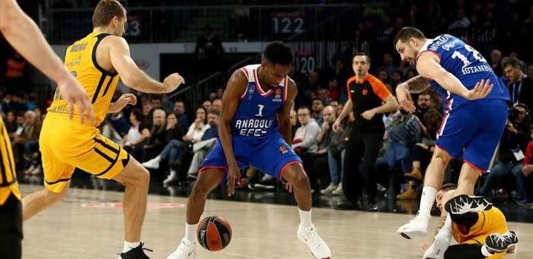 Anadolu Efes, EuroLeauge’de durdurulamıyor