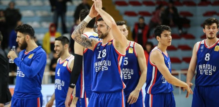 anadolu-efes-dolu-dizgin-ust-uste-10-uncu-galibiyet