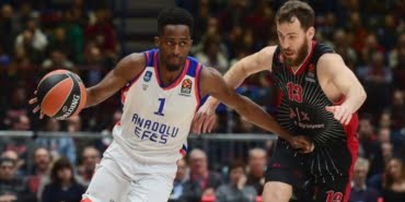 anadolu-efes-zirve-yarisinda-doludizgin
