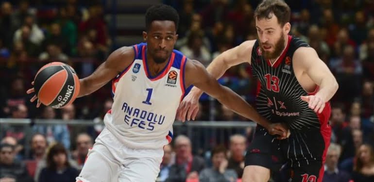 anadolu-efes-zirve-yarisinda-doludizgin