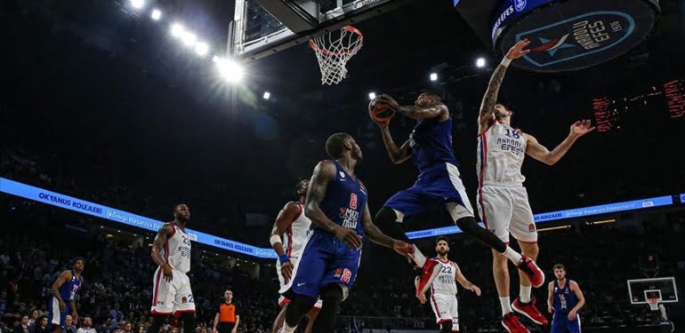 Anadolu Efes, Olympiakos’u yendi