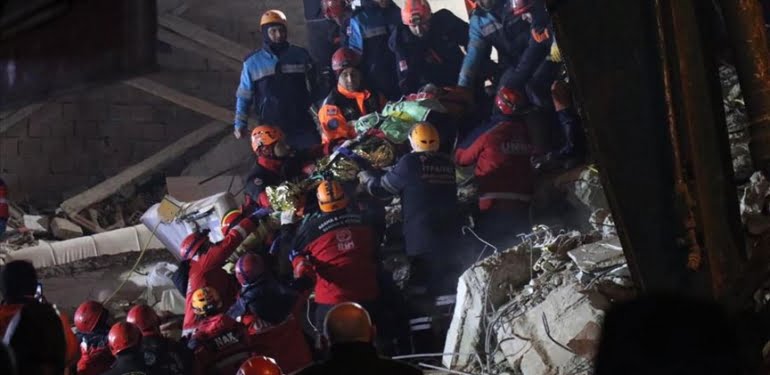 2,5 yaşındaki Yüsra’nın annesi sağ olarak kurtarıldı
