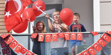 antalyadaki-yerlesik-ruslarin-23-nisan-coskusu-veryansintv