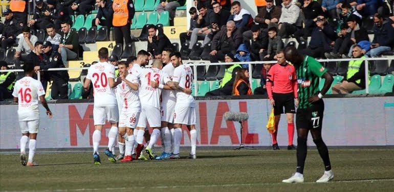 Antalyaspor deplasmanda güldü