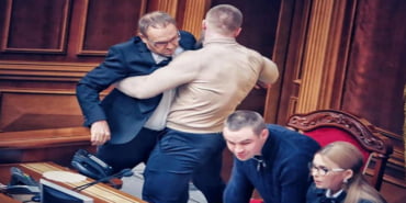 Ukrayna Parlamentosu'nda 'tarım arazileri' oturumunda arbede (DHA)