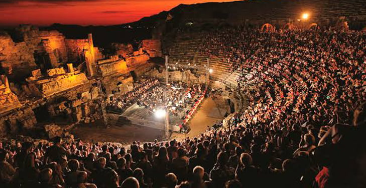 Antik tiyatrolarda konser ve gösteriler niçin yasaklanmıyor?