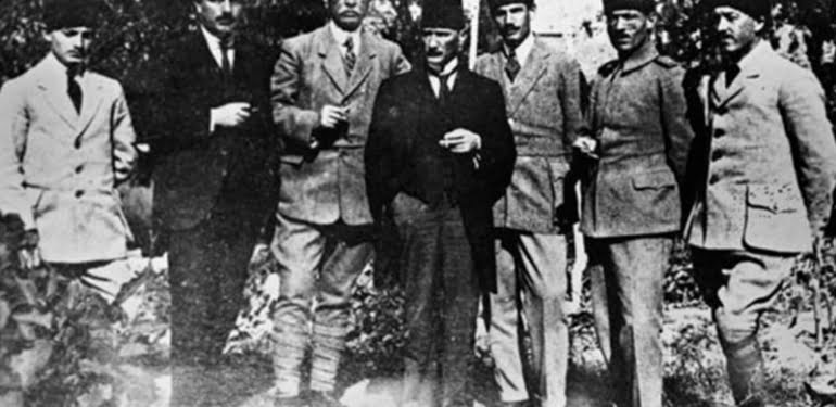 ‘Çocukca bir hayal’ demişlerdi… Mustafa Kemal’in o hayali 9 Eylül’de işgalcileri denize döktü