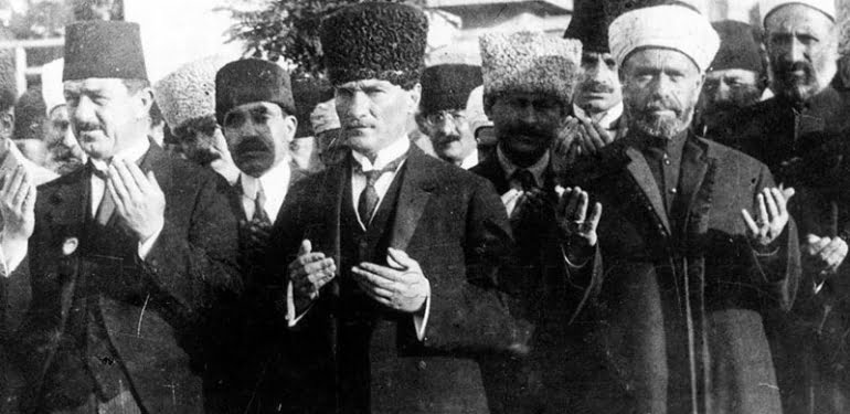 Cuma hutbesinde Atatürk’ü anmayanlara cevabı kim verecek?