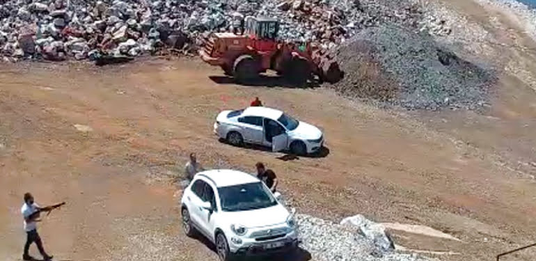 Avukatlara pompalı tüfekle saldırı kamerada