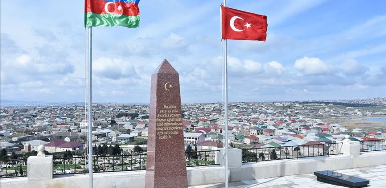 ‘Aydınlar’ Azerbaycan’da Ermeni, Türkiye’de PKK’lı yanlısı