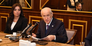 MHP Genel Başkanı Devlet Bahçeli, partisini takip eden muhabi
