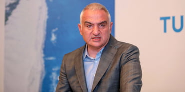 bakan-ersoy-birkac-hafta-icinde-trafigin-butun-ulkelerle-acilacagini-dusunuyorum-veryansin-tv