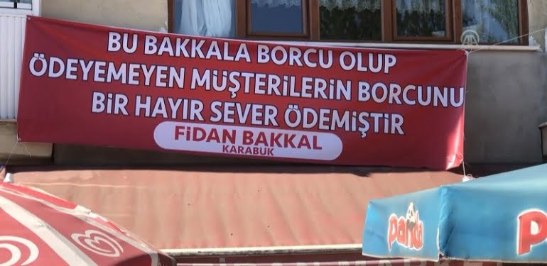 Veresiye defterini satın aldı, mahallelinin tüm borçlarını sildirdi