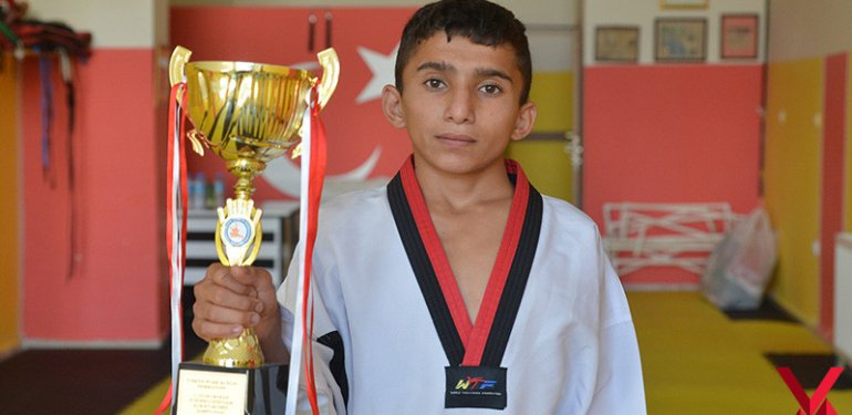 balkan-sampiyonu-oldugu-gun-annesini-kaybetti_7540_dhaphoto1