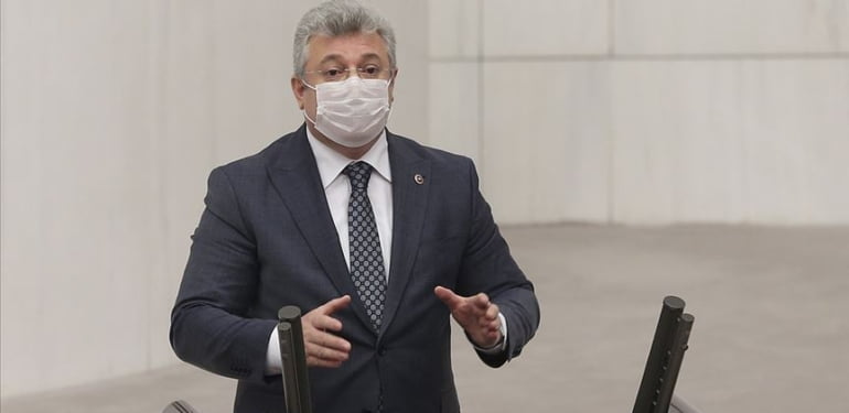 AKP ‘çoklu baro’da ısrarcı