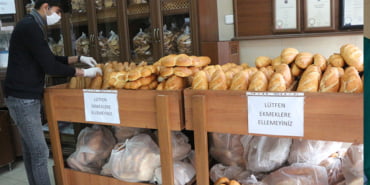 batmanli-firincidan-saglik-calisanlarina-ucretsiz-ekmek_5697_dhaphoto2