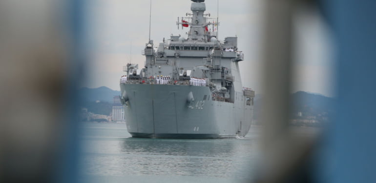 Türk tank çıkarma gemisi TCG Bayraktar Arnavutluk’ta