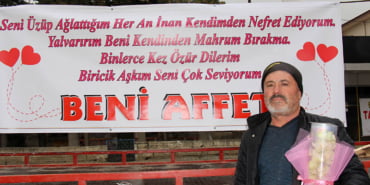 beni-affet-yazili-pankart-acti-esi-polise-sikayet-etti_5162_dhaphoto1