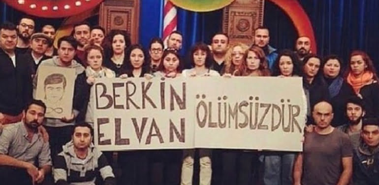 Güldür Güldür programında açılan pankart beş yıl sonra neden dolaşımda